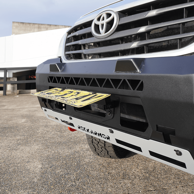 N70 HILUX BULLBAR NO LOOP (04/2005 - 07/2011) ROCKARMOR GT BUMPER